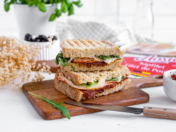 Croque met Kip, mozarella en Zuiderse tappenade by @stephanie_bex